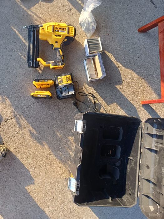 Pistol cuișoare  Dewalt DCN680D2 18V