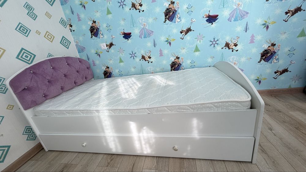 Продам кровать для девочки 180*90