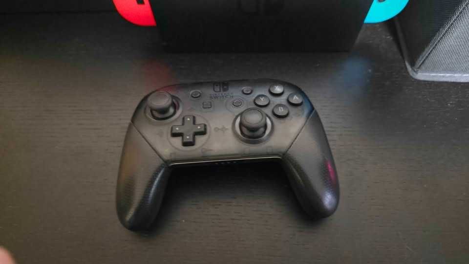 Nintendo Switch пълен комплект + 6 топ игри, калъф и Pro контролер
