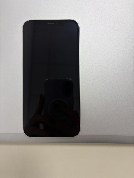 Telefon Iphone 12 -capacitate stocare 64 GB