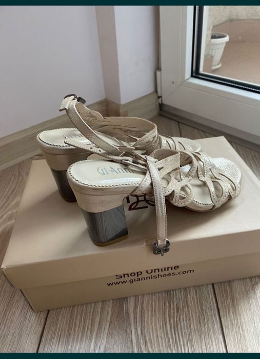 Сандали Gianni чисто нови