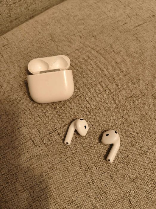 Airpods 4 cu ANC