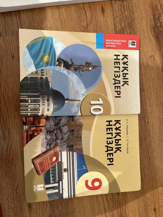 Әйел периодтық бейнеде трахналды