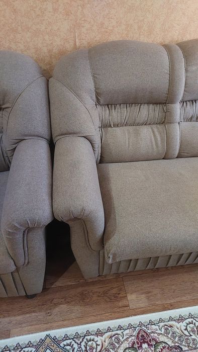 Угловой диван коричневый