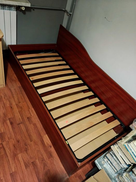 Единични легла 190/90см с подматрачни рамки + ракла