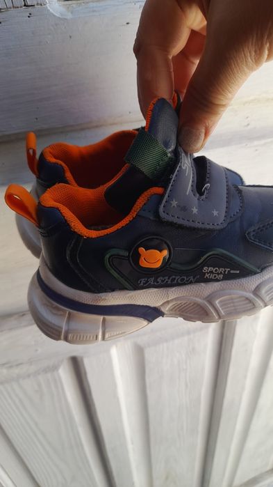 Продаю кроссовки на мальчика