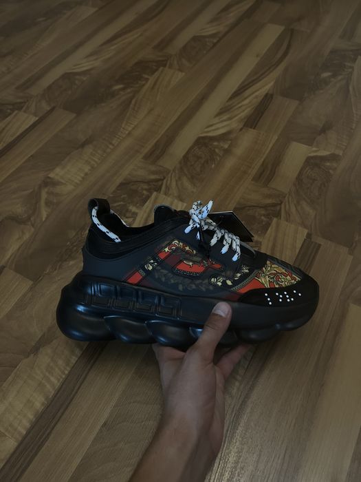 Versace chain reaction king