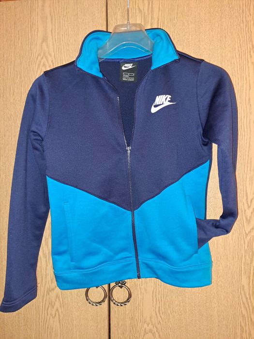 Яке унисекс 146 см и суичер Nike  137-147 см.