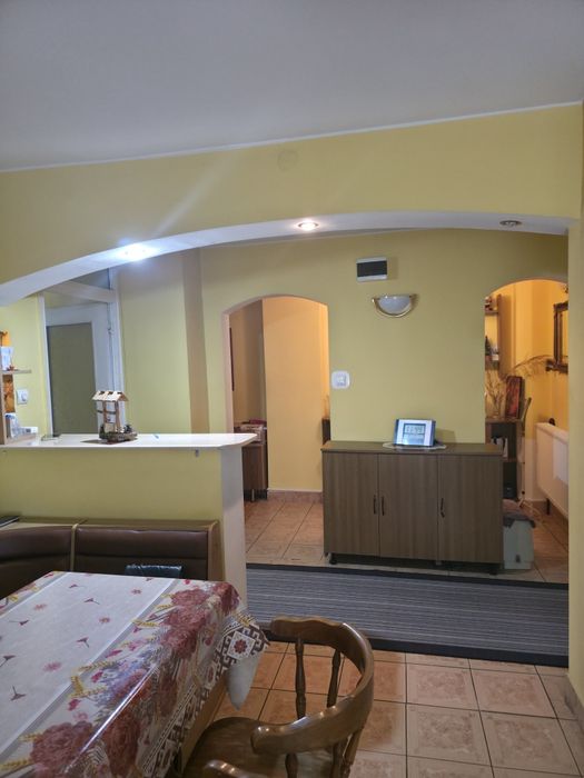 Apartament. 3 camere, 2 băi, mobilat, A/C, zona Sineasca - George Enescu