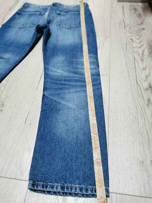 Blugi loose fit marca Bershka, mărime 36, colecția nouă