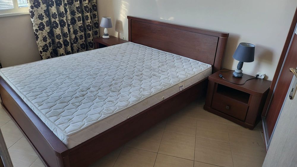 Спалня комплекс:легло+матрак, гардероб, нощ.шкафчета, лампи-2,пердета