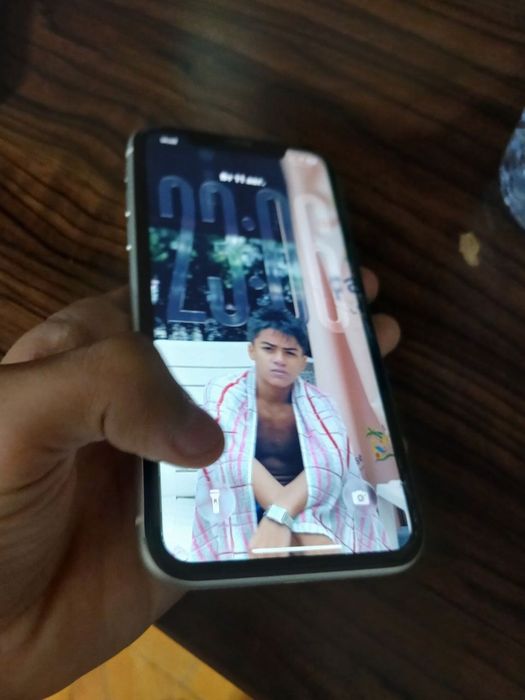 Iphone 11 oz 89% 128 gb shkalat hech qati alishmagan