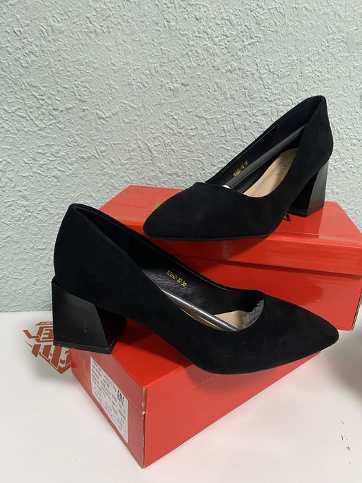 Черные туфли labutin