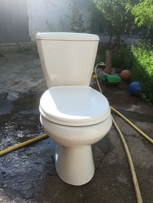 Продается отличный унитаз
