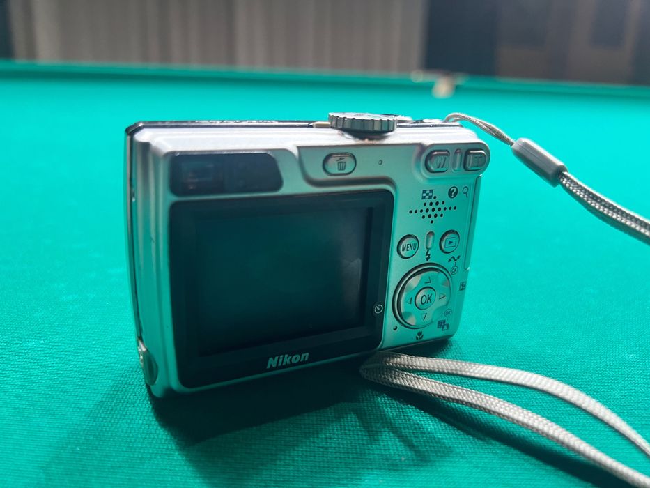 Nikon COOLPIX 7900