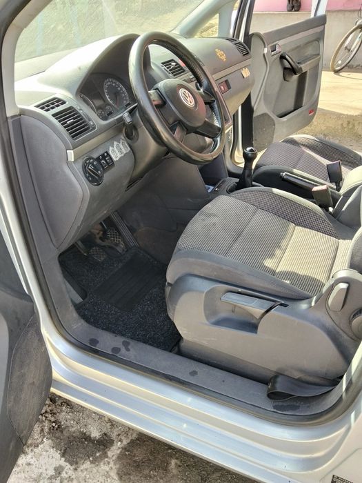 De vânzare vw touran 2.0 tdi 7 locuri 136cp AZV  an 2004