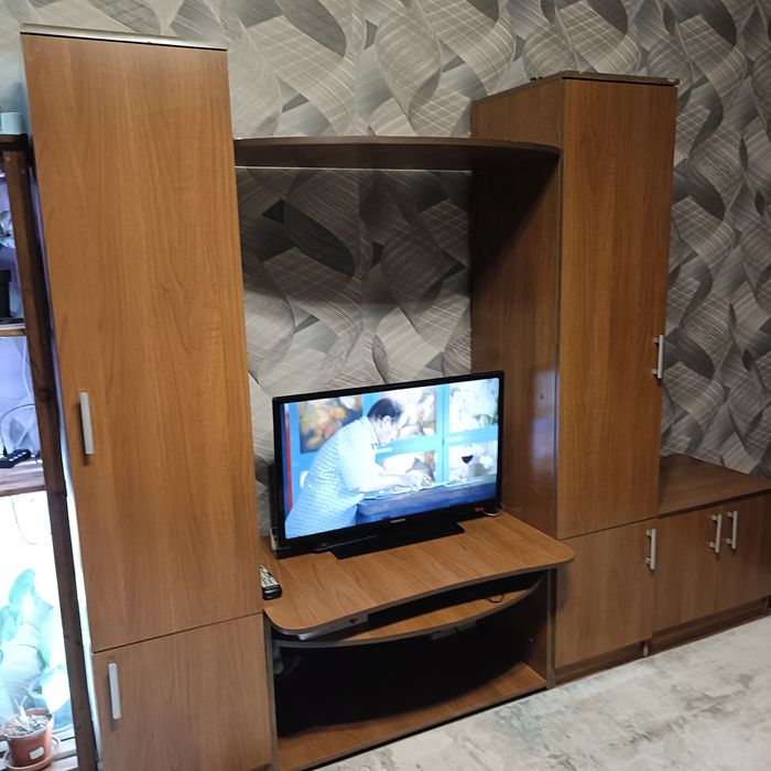 Стенка  с тумбой