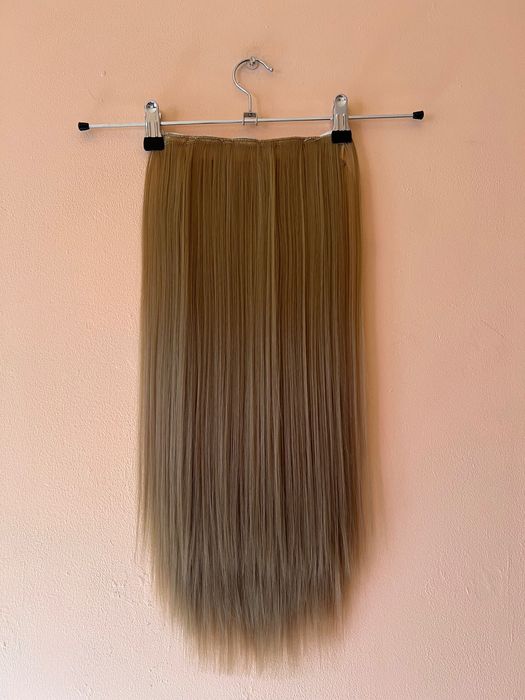 Екстеншън на треса 100 грама 
Дължина 60 см.  Ширина 25 см. с 5 щипки