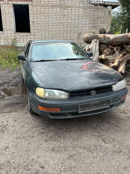 Продам в полный разбор автомобиль Тойота Камри 10ка.обьем 2.2.год 1992