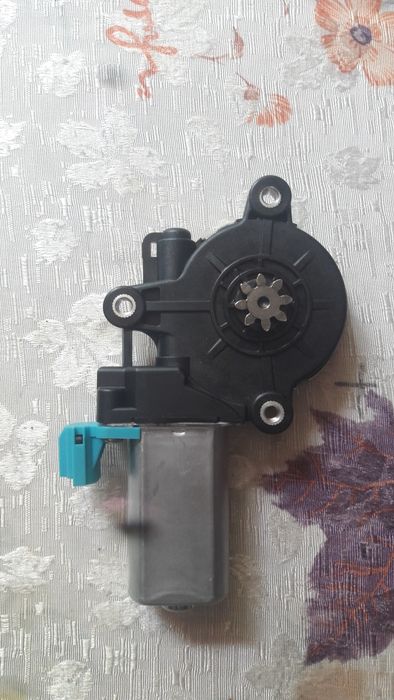 продается моторчик стеклоподъемника