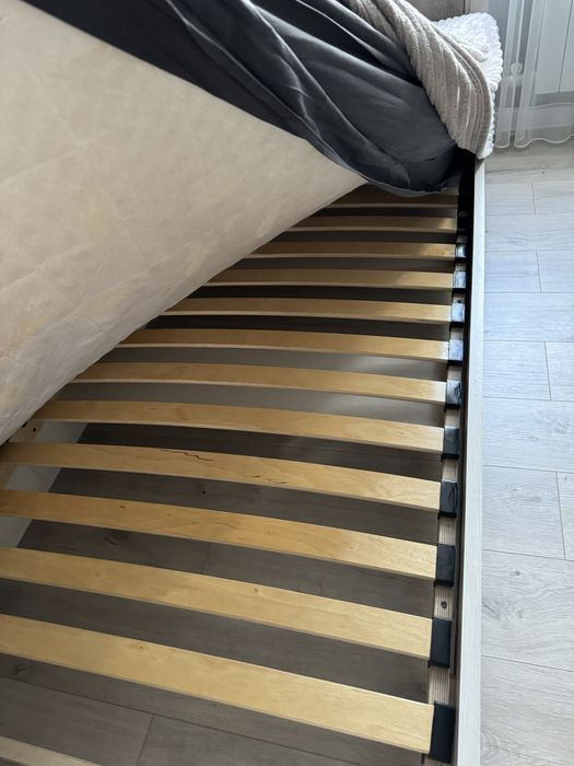 Кровать доя спальни