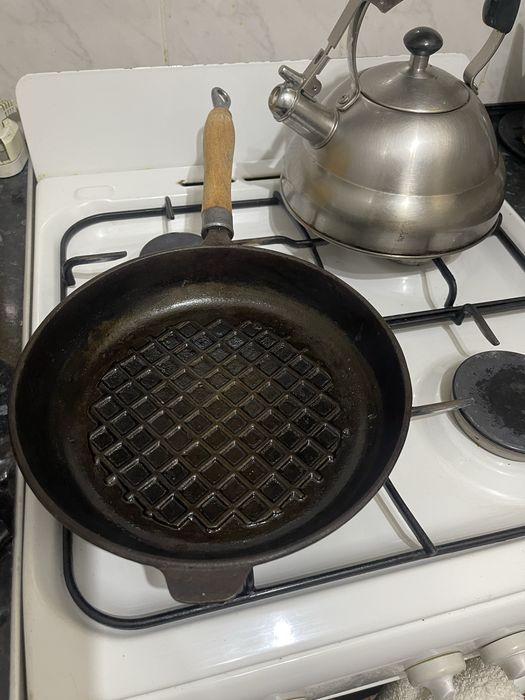 Чугунная сковородка