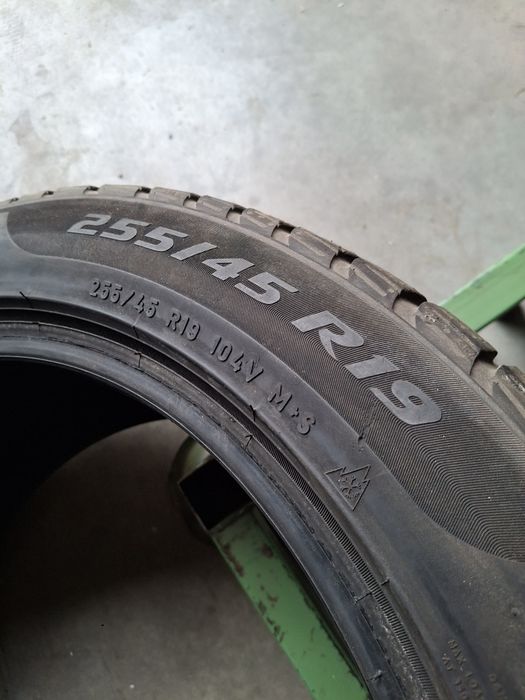2  Anvelope  de iarnă  255 45 r19 Pirelli