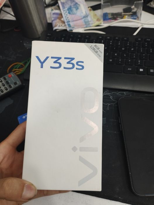 Vivo y33s telefon