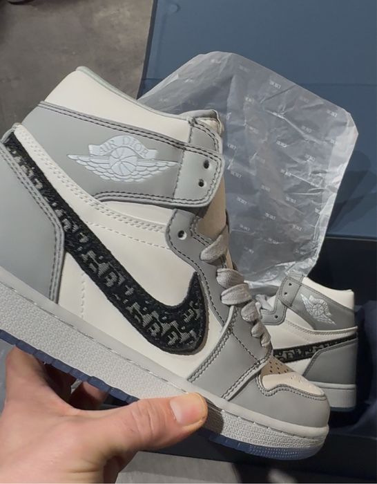 Air Jordan 1 Retro High Dior , Stoc limitat