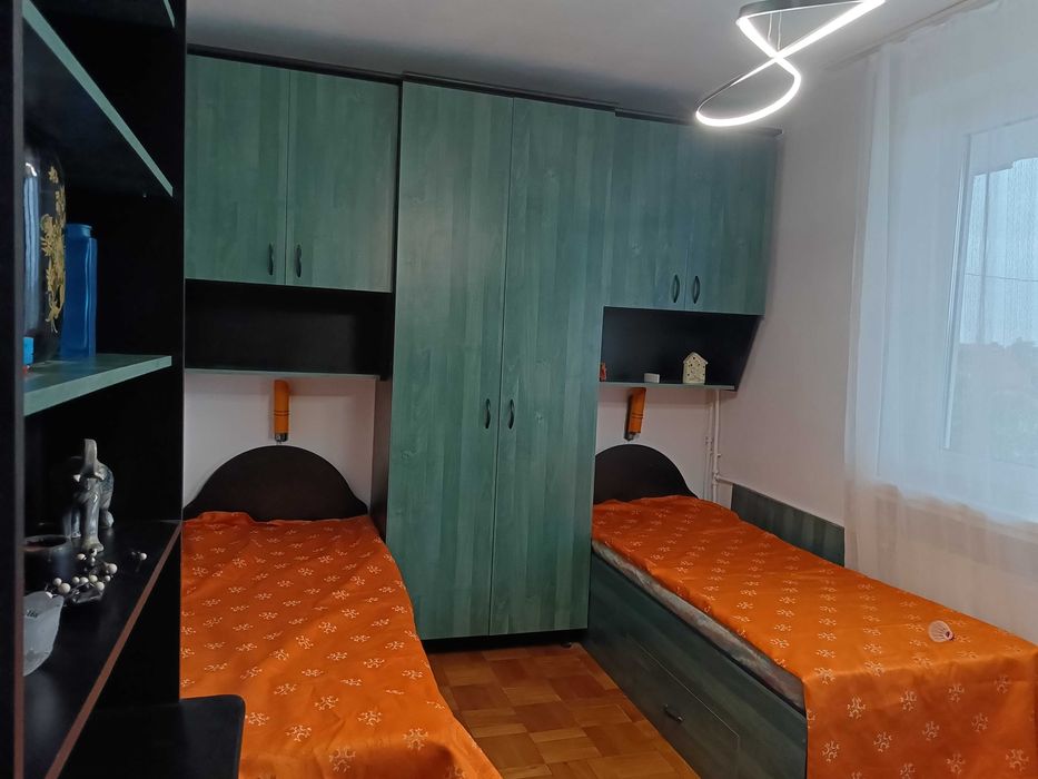 Apartament decomandat 3 camere central de închiriat