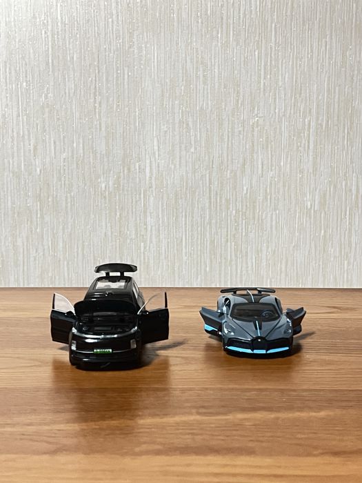 Игрушечные машины Bugati и Li9