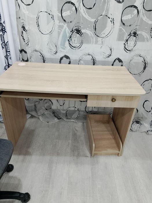 Продам офисный столик