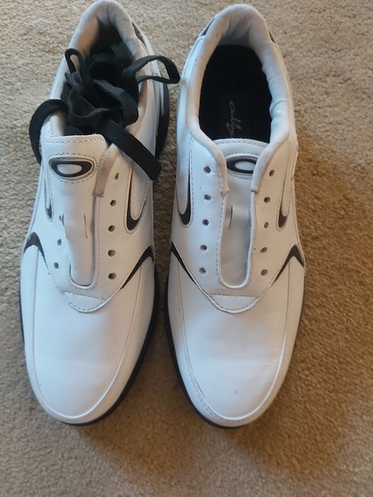 Pantofi  golf noi