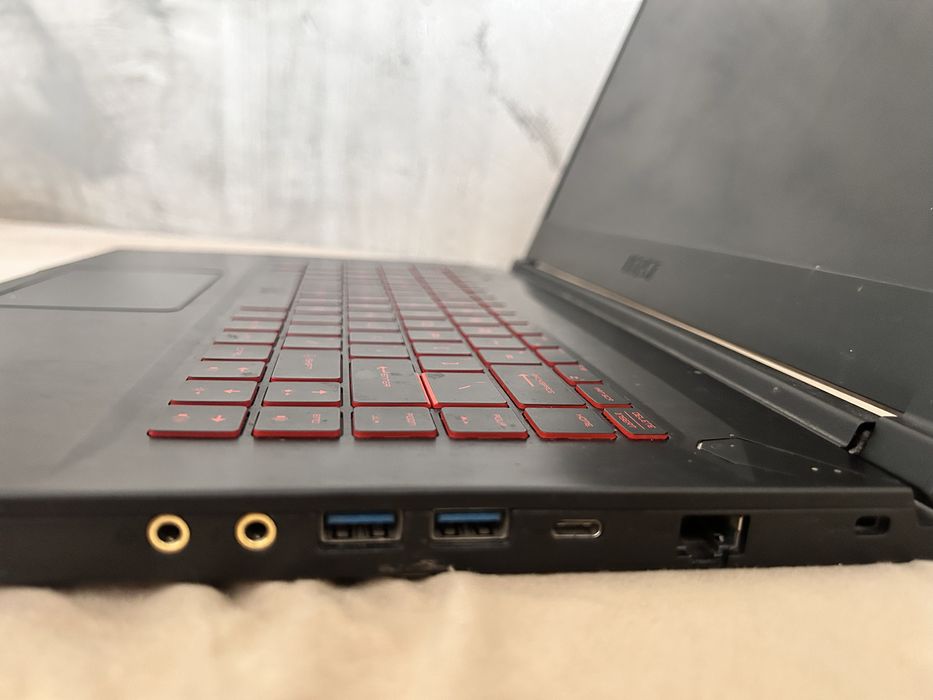Laptop Gaming MSI GF63 8RD OFERTA + mouse gaming