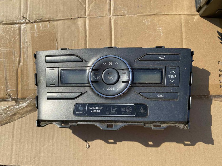 Тойота Аурис На части