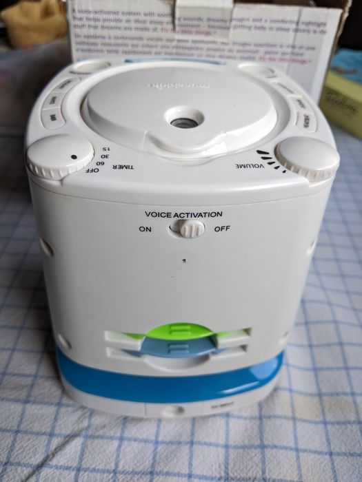 Проектор и озвучителна система за детска стая