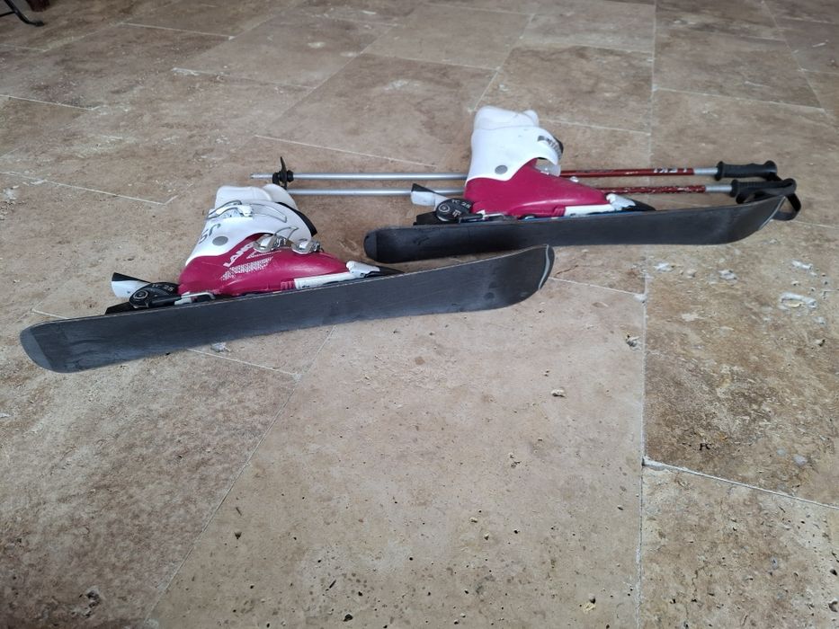 Skiuri și bețe copii