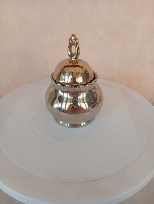 Сахарница или ёмкость для  специй