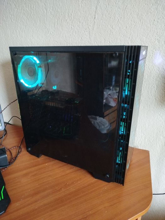 Продавам геймърски компютър