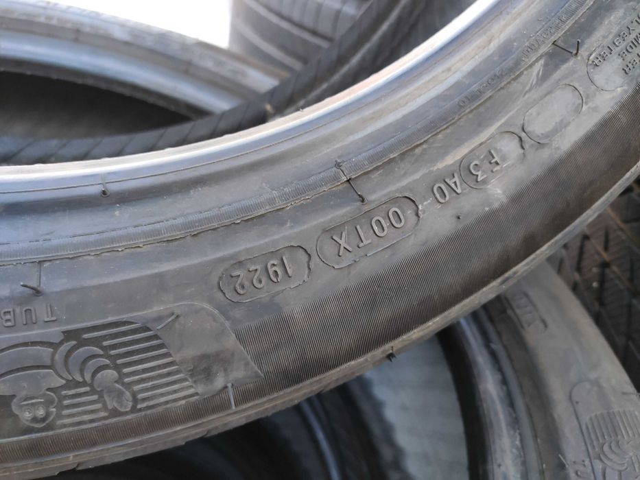4бр Зимни гуми 235 45 20 - Michelin