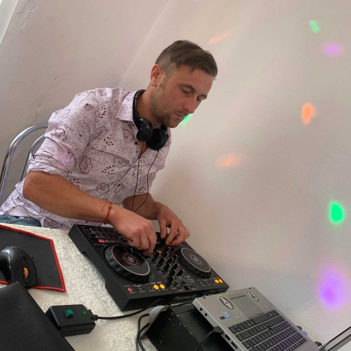 Dj Evenimente . Nunți , botezuri  , majorate , competitii sportive …