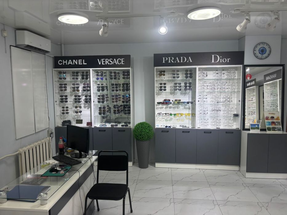 Продается торговая витрина