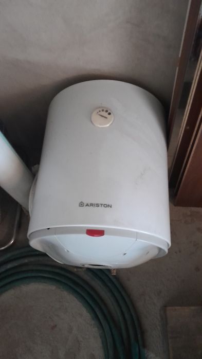 Водонагреватель Ariston