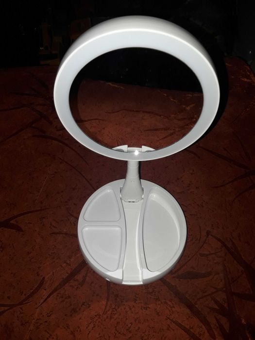 Продавам НОВО малко LED ОГЛЕДАЛО + интересен подарък