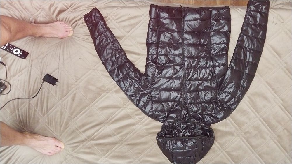 Продаётся лёгкая  куртка с наполнителем