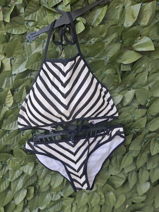 Лот от бански комплекти и горнища