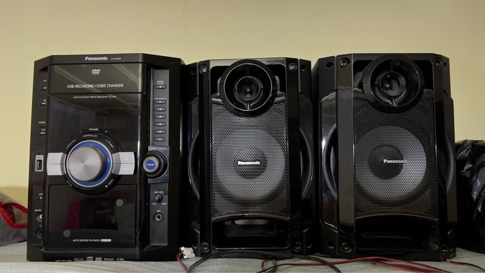 Колонки и проигрыватель