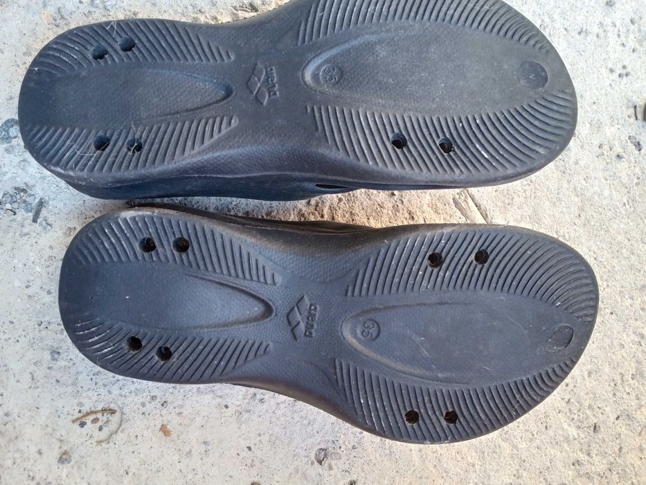 Slapi de piscina Arena