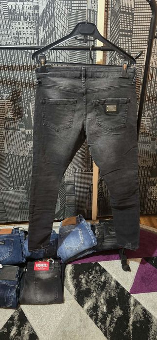 Oferta blugi calitate.