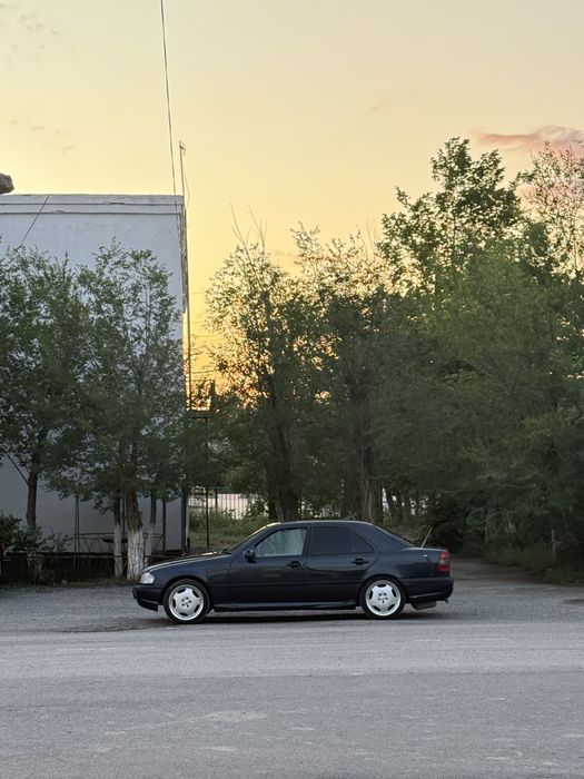 В продаже Mercedes 202